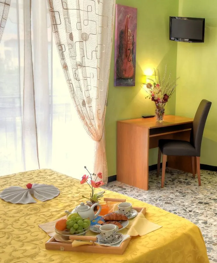 **  Hotel Claudia לואנו איטליה