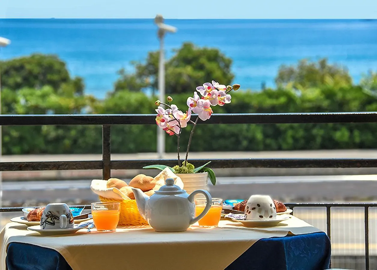 Hotel Claudia לואנו